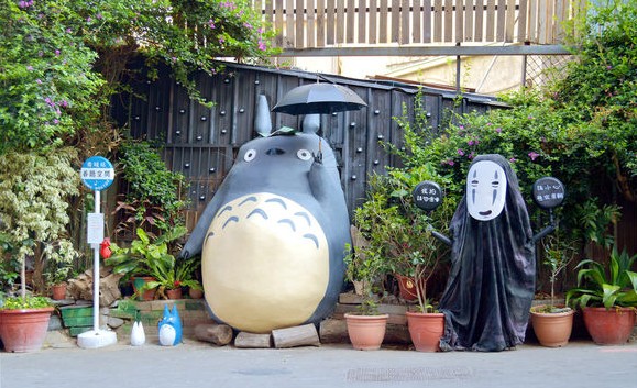 台中大里龍貓車站